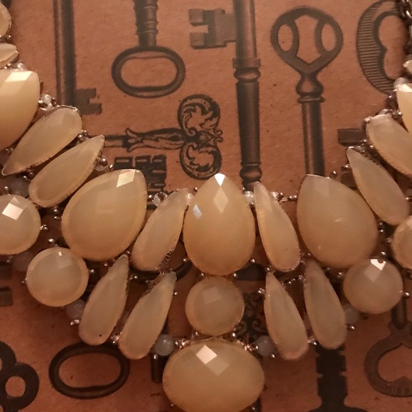 Statement necklace - Picture 2 of 2